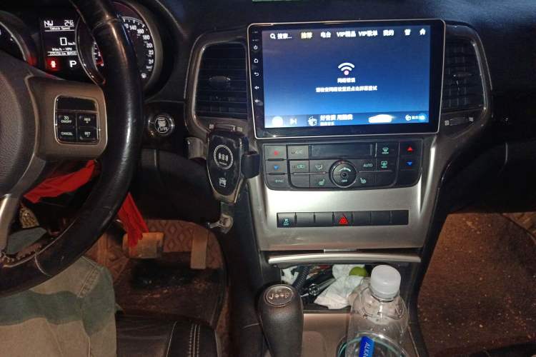 Used Jeep Grand Cherokee 2011 Revised Version 3.6L Comfort Edition Audio And AC Panel