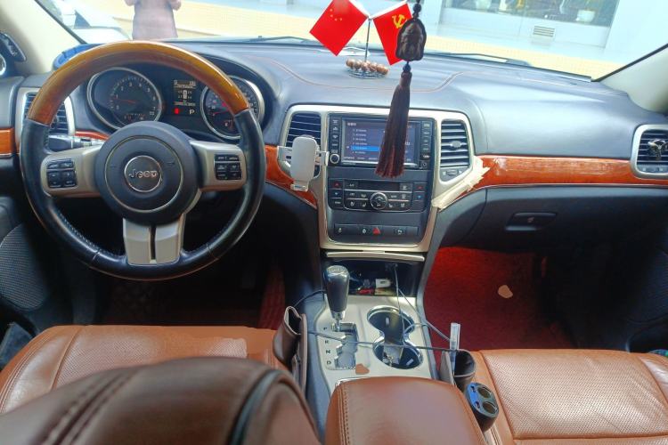 Used Jeep Grand Cherokee 2011 3.6L Luxury Edition Center Console