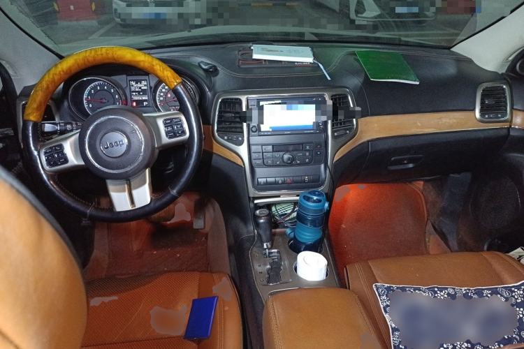 Used Jeep Grand Cherokee 2011 3.6L Flagship Edition Center Console