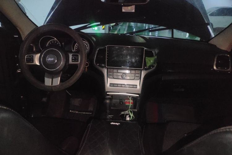 Used Jeep Grand Cherokee  Center Console