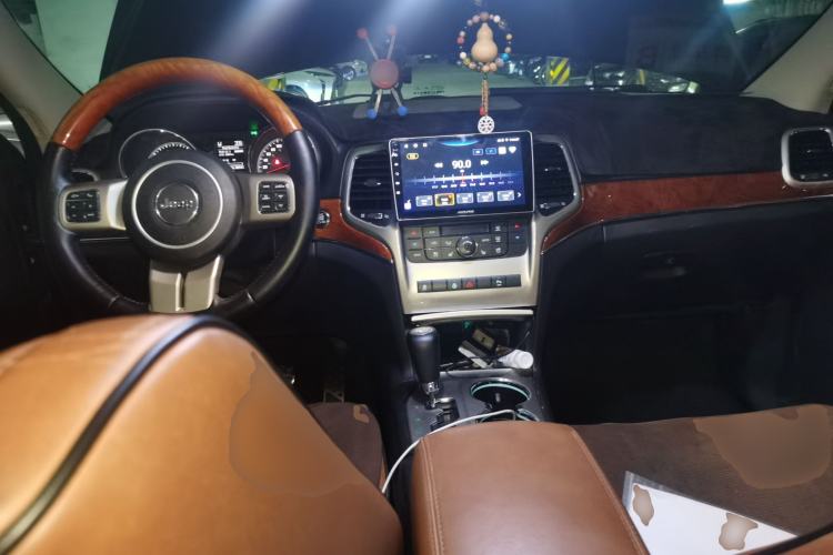 Used Jeep Grand Cherokee  Center Console
