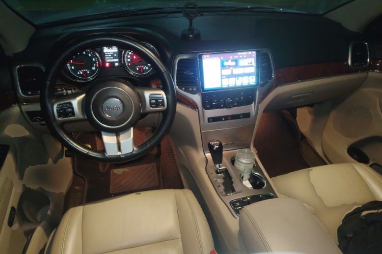 Used Jeep Grand Cherokee 2011 3.6L Luxury Edition Center Console