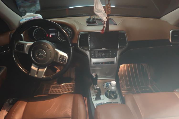Used Jeep Grand Cherokee 2011 Revised 3.6L Flagship Edition Center Console