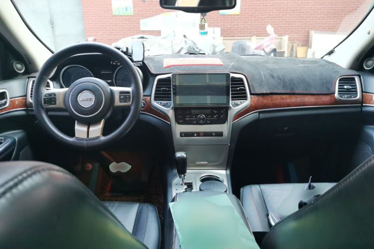 Used Jeep Grand Cherokee 2011 Revised 3.6L Luxury Navigation Edition Center Console