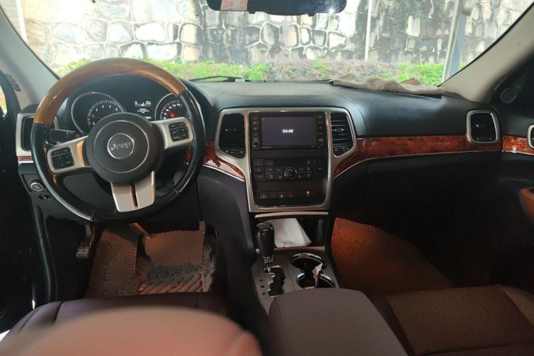Used Jeep Grand Cherokee 2011 3.6L Flagship Edition Center Console