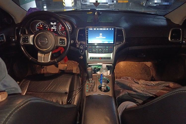 Used Jeep Grand Cherokee 2011 Revised Version 3.6L Comfort Edition Center Console
