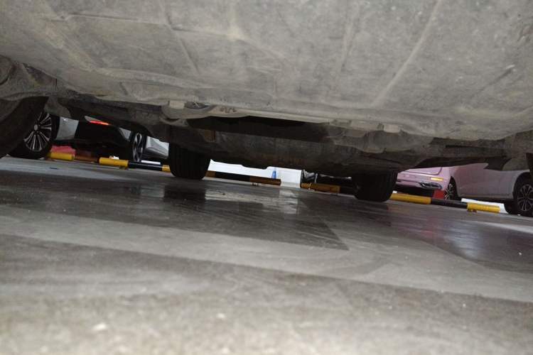 Used Jeep Grand Cherokee 2011 3.6L Flagship Edition Chassis Front