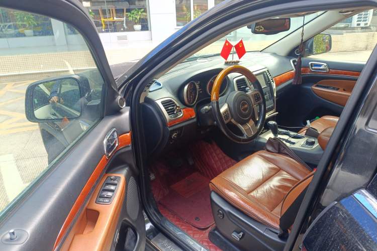 Used Jeep Grand Cherokee 2011 3.6L Luxury Edition Driver Seat