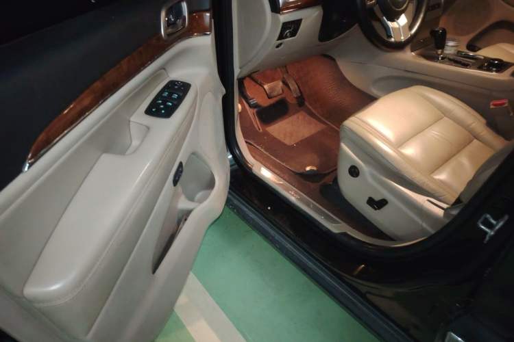 Used Jeep Grand Cherokee 2011 3.6L Luxury Edition Driver Seat