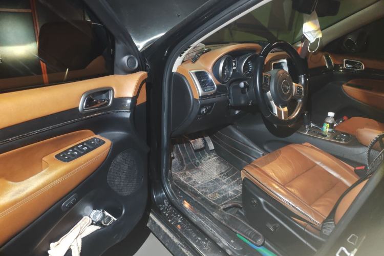 Used Jeep Grand Cherokee 2011 Revised 3.6L Flagship Edition Driver Seat