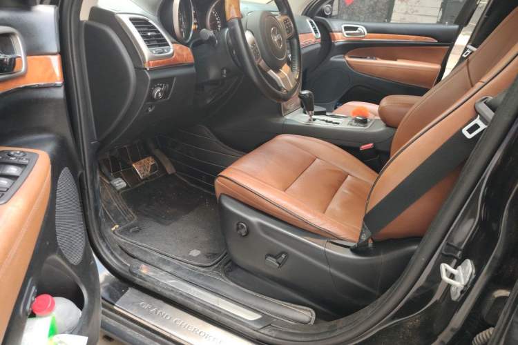 Used Jeep Grand Cherokee 2011 3.6L Flagship Edition Driver Seat