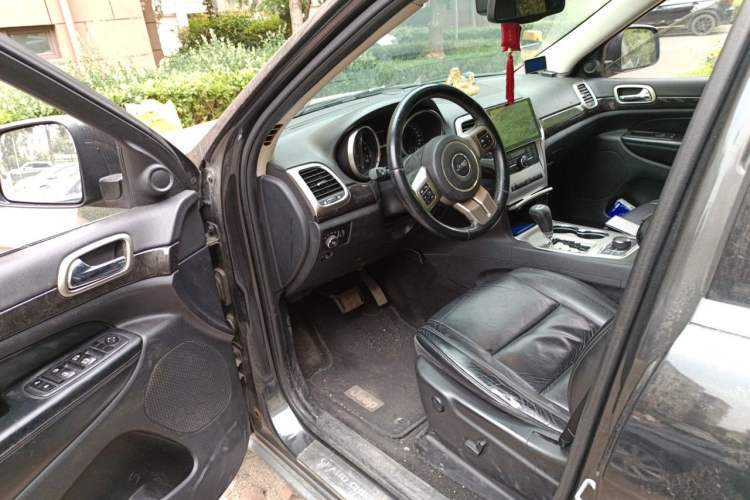 Used Jeep Grand Cherokee 2011 Revised 3.6L Classic Edition Driver Seat