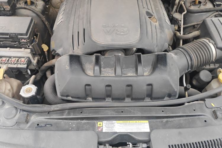 Used Jeep Grand Cherokee 2011 5.7L Flagship Navigation Edition Engine Bay