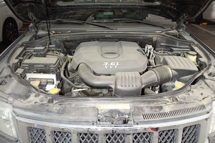 Used Jeep Grand Cherokee 2011 3.6L Flagship Edition Engine Bay