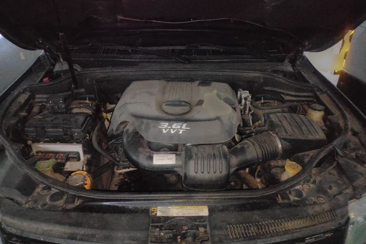 Used Jeep Grand Cherokee  Engine Bay