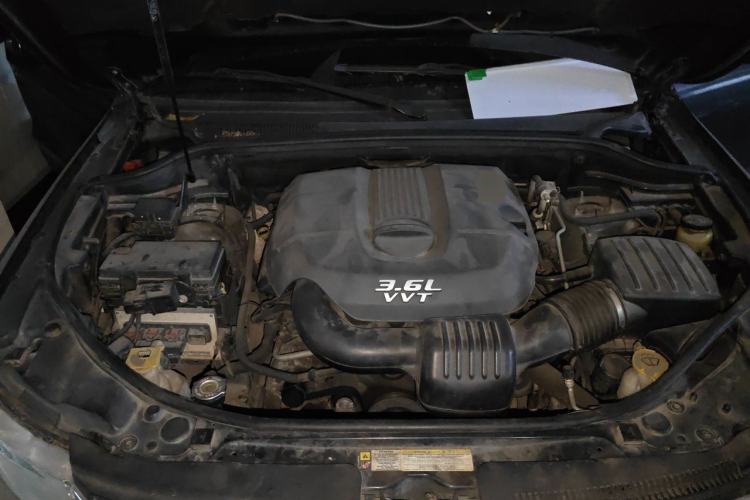 Used Jeep Grand Cherokee 2011 3.6L Luxury Edition Engine Bay