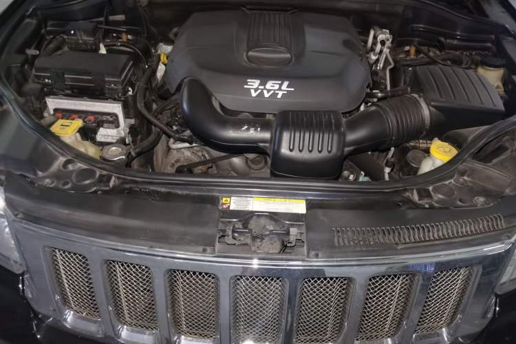 Used Jeep Grand Cherokee  Engine Bay