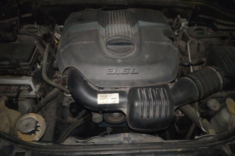 Used Jeep Grand Cherokee 2011 3.6L Luxury Edition Engine Bay