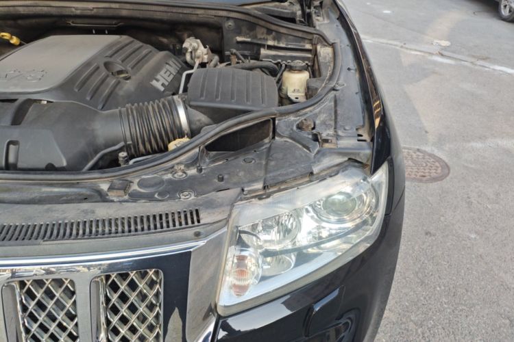 Used Jeep Grand Cherokee 2011 5.7L Flagship Navigation Edition Engine Bay Left