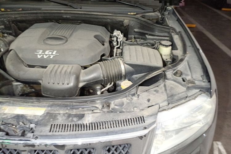 Used Jeep Grand Cherokee 2011 3.6L Flagship Edition Engine Bay Left