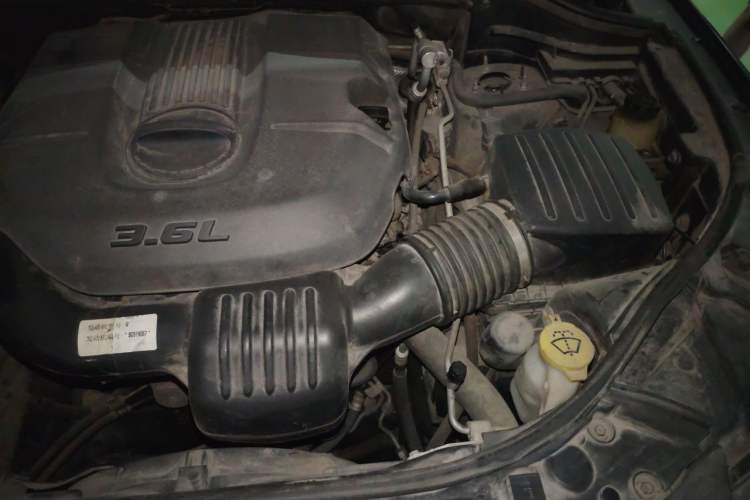 Used Jeep Grand Cherokee 2011 3.6L Luxury Edition Engine Bay Left