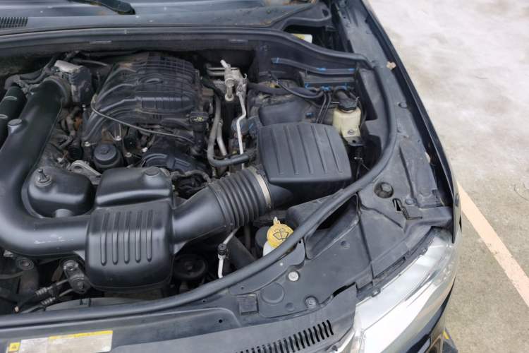 Used Jeep Grand Cherokee 2011 3.6L Luxury Navigation Edition Engine Bay Left