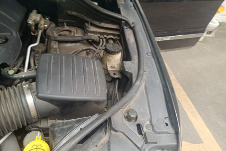 Used Jeep Grand Cherokee 2011 3.6L Luxury Navigation Edition Engine Bay Left