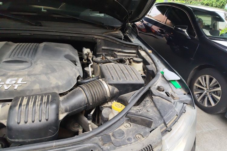 Used Jeep Grand Cherokee 2011 3.6L Flagship Edition Engine Bay Left