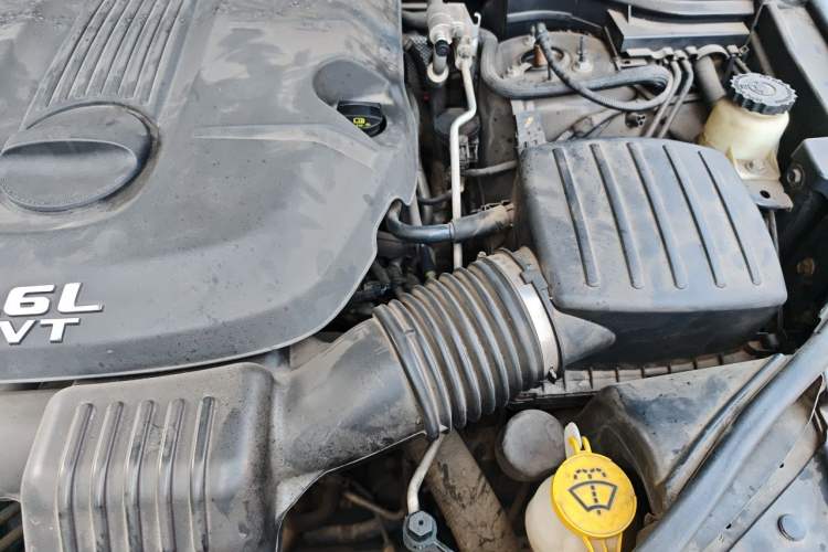 Used Jeep Grand Cherokee 2011 3.6L Luxury Navigation Edition Engine Bay Left