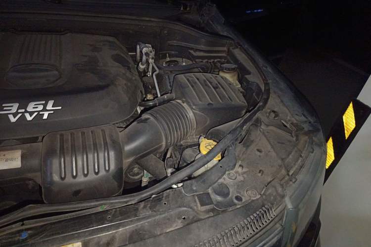 Used Jeep Grand Cherokee 2011 Revised Version 3.6L Comfort Edition Engine Bay Left
