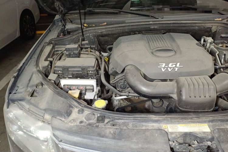 Used Jeep Grand Cherokee 2011 3.6L Flagship Edition Engine Bay Right