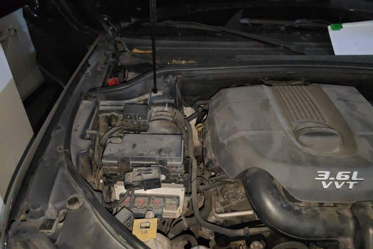 Used Jeep Grand Cherokee 2011 3.6L Luxury Edition Engine Bay Right