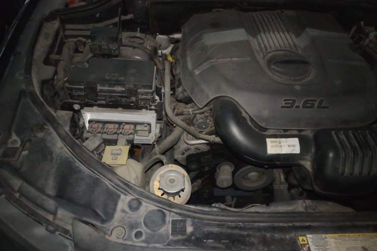 Used Jeep Grand Cherokee 2011 3.6L Luxury Edition Engine Bay Right