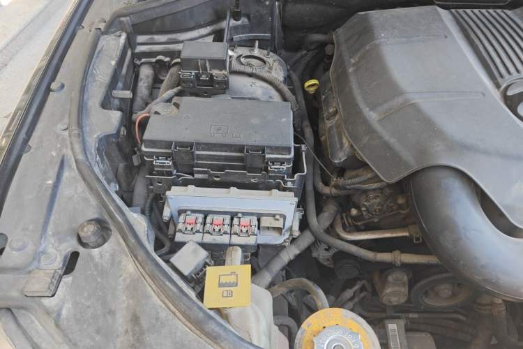 Used Jeep Grand Cherokee 2011 Revised Version 3.6L Comfort Edition Engine Bay Right