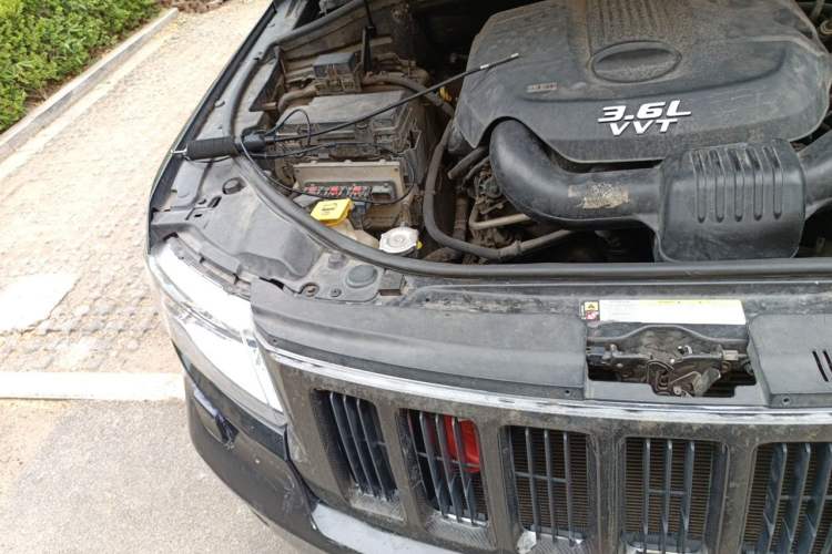 Used Jeep Grand Cherokee 2011 Revised 3.6L Classic Edition Engine Bay Right