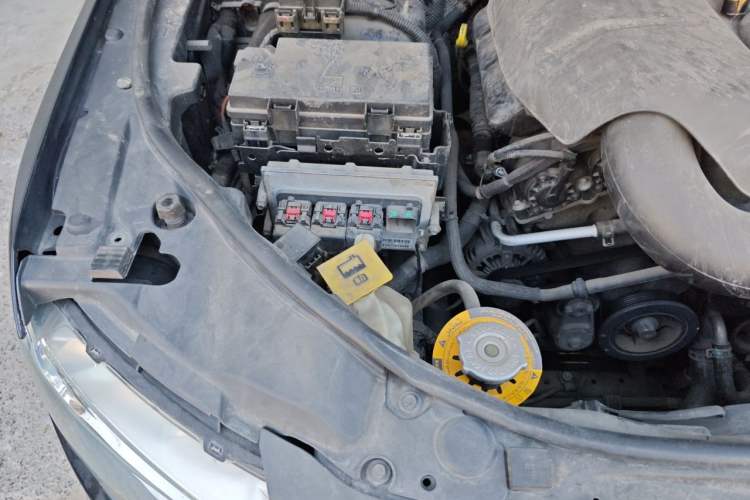 Used Jeep Grand Cherokee 2011 Revised Version 3.6L Comfort Edition Engine Bay Right