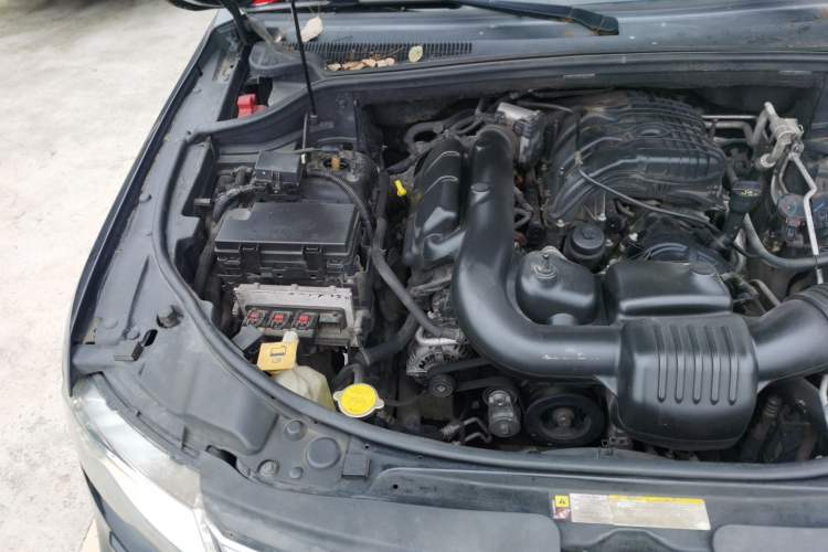 Used Jeep Grand Cherokee 2011 3.6L Luxury Navigation Edition Engine Bay Right