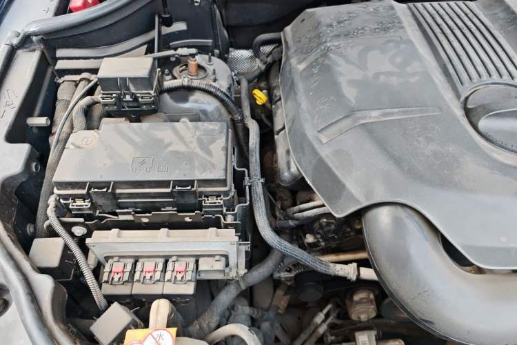 Used Jeep Grand Cherokee 2011 3.6L Luxury Navigation Edition Engine Bay Right