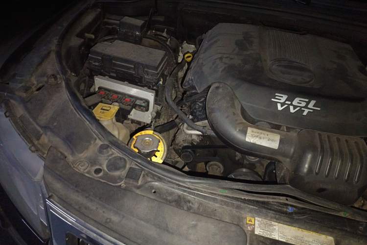 Used Jeep Grand Cherokee 2011 Revised Version 3.6L Comfort Edition Engine Bay Right