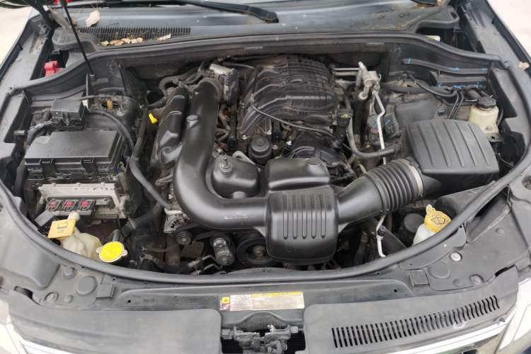 Used Jeep Grand Cherokee 2011 3.6L Luxury Navigation Edition Engine Bay