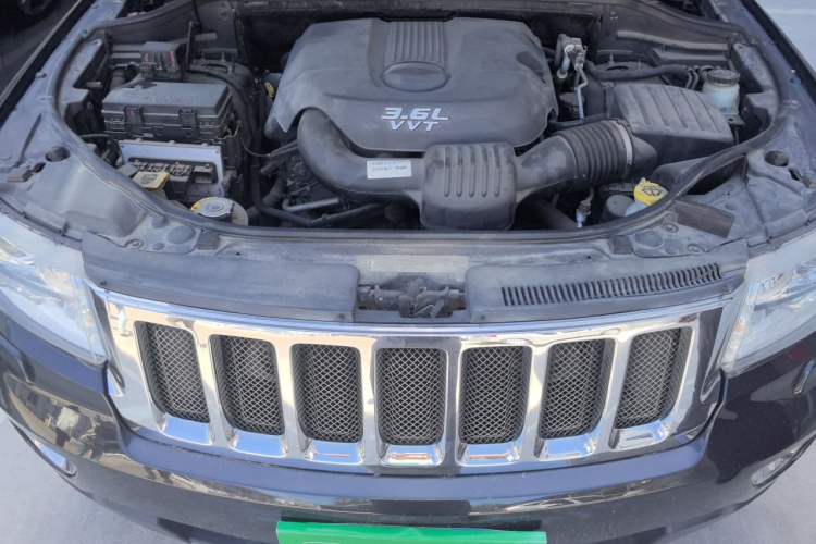 Used Jeep Grand Cherokee 2011 Revised Version 3.6L Comfort Edition Engine Bay