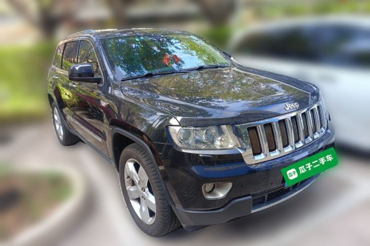 Used Jeep Grand Cherokee 2011 3.6L Luxury Edition Front Right 45 Deg