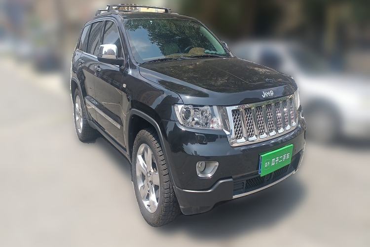 Used Jeep Grand Cherokee 2011 5.7L Flagship Navigation Edition Front Right 45 Deg