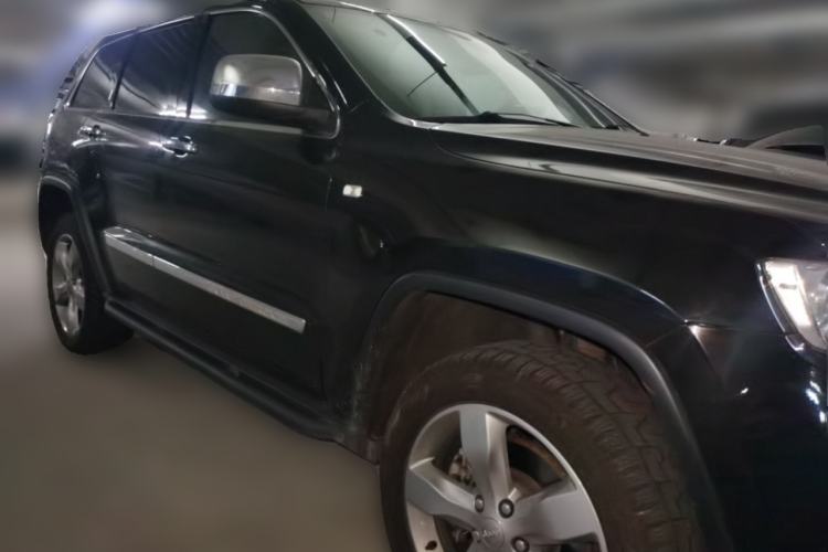Used Jeep Grand Cherokee  Front Right 45 Deg