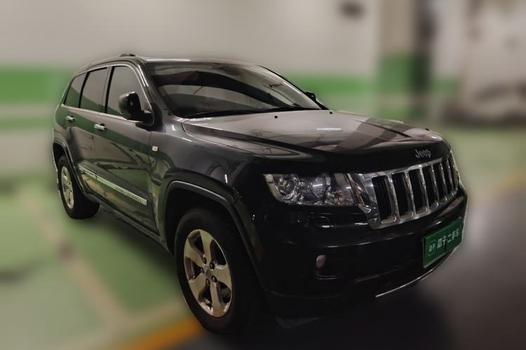 Used Jeep Grand Cherokee 2011 3.6L Luxury Edition Front Right 45 Deg