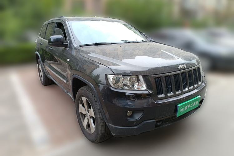 Used Jeep Grand Cherokee 2011 Revised 3.6L Classic Edition Front Right 45 Deg