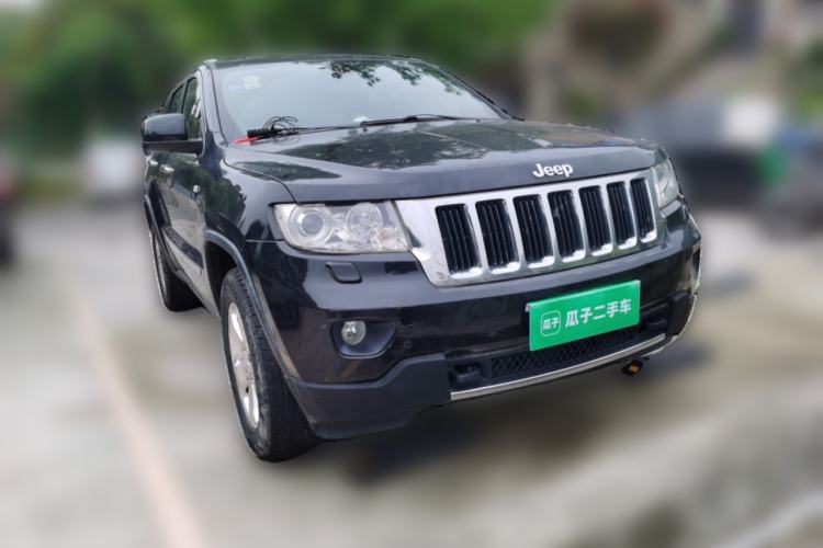 Used Jeep Grand Cherokee 2011 3.6L Luxury Navigation Edition Front Right 45 Deg
