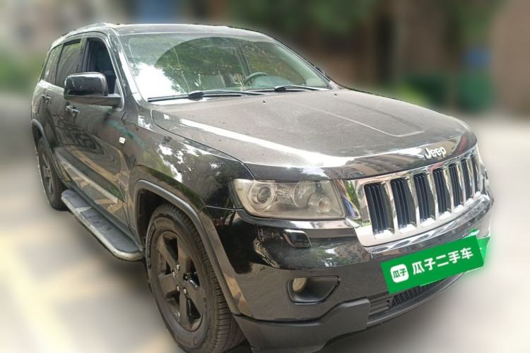 Used Jeep Grand Cherokee 2011 3.6L Luxury Navigation Edition Front Right 45 Deg