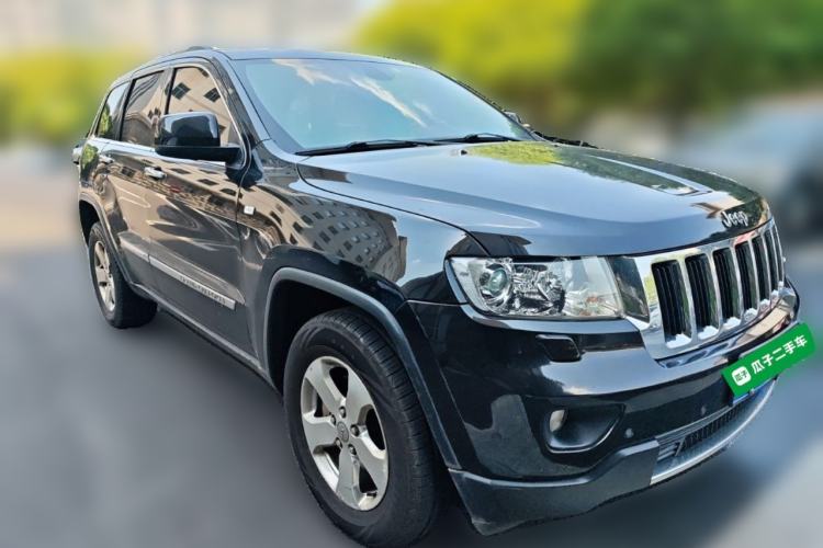 Used Jeep Grand Cherokee 2011 3.6L Luxury Navigation Edition Front Right 45 Deg