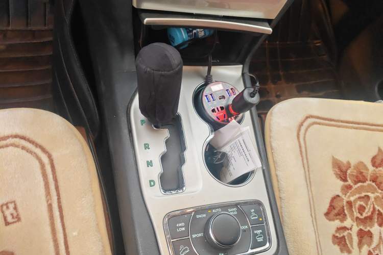 Used Jeep Grand Cherokee 2011 5.7L Flagship Navigation Edition Gear Lever